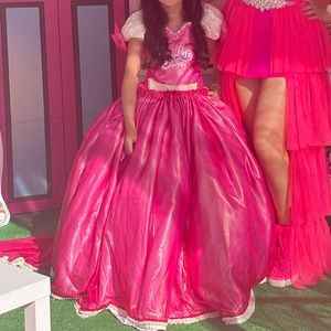 Beautiful pink dress Barbie theme.